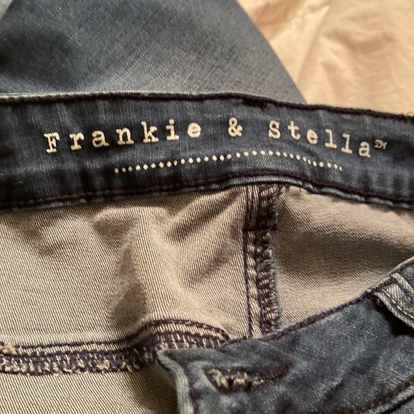 Brand new never worn jeans with sparkle embellishments on front pockets - Picture 5 of 5